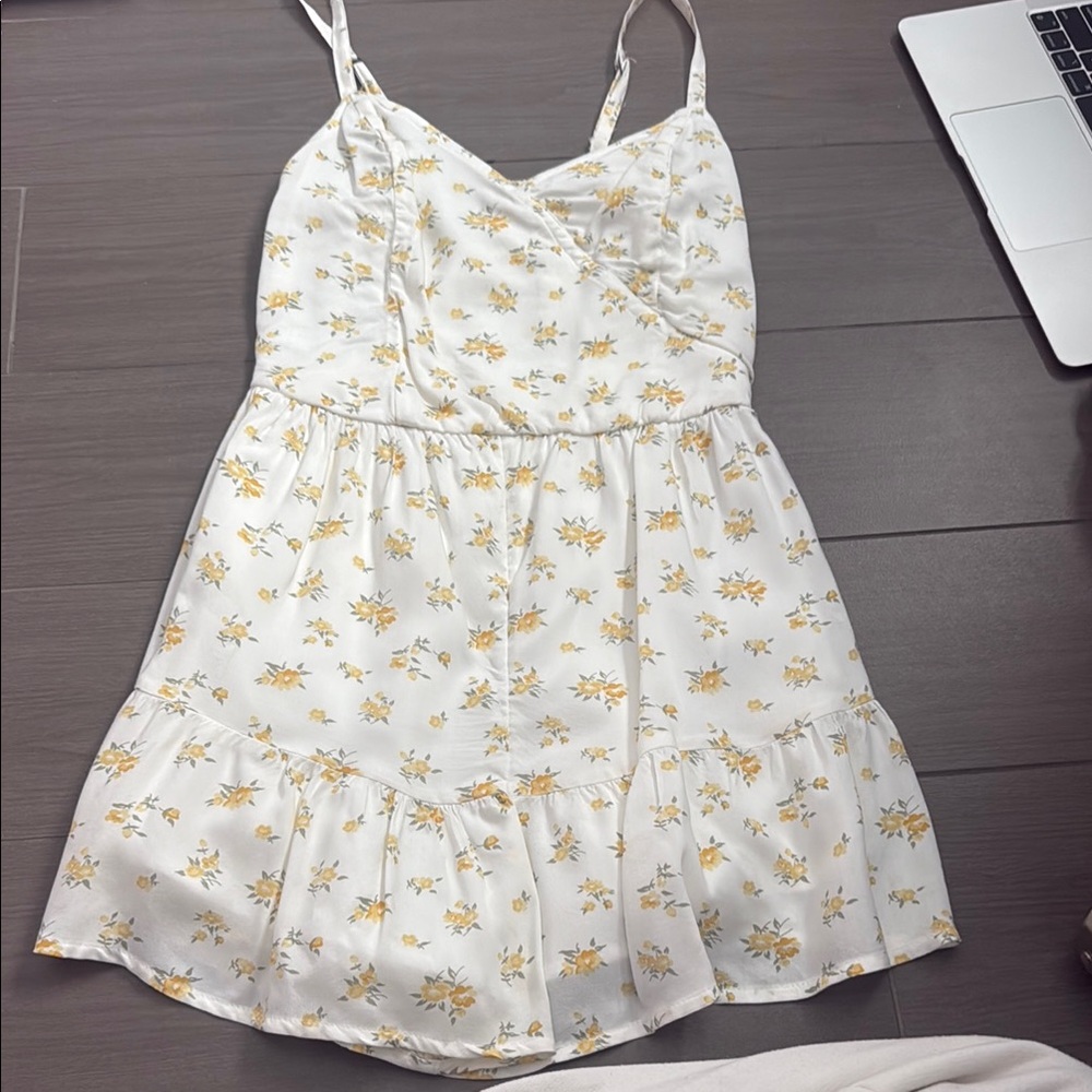 Hollister White and Cream Sleeveless Sundress
